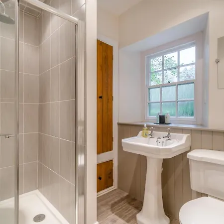 4 Bed In Outgate Oc-c32992 Holiday home *