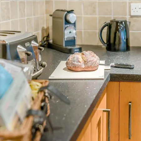 別荘 4 Bed In Outgate Oc-c32992 *