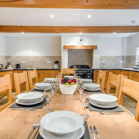 4 Bed In Outgate Oc-c32992 ホークスヘッド