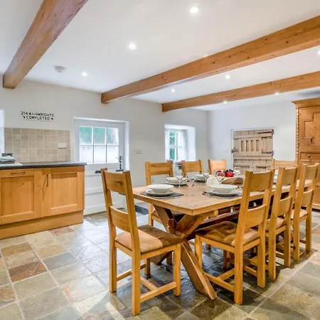 4 Bed In Outgate Oc-c32992 * Hawkshead