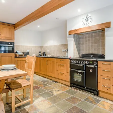 4 Bed In Outgate Oc-c32992